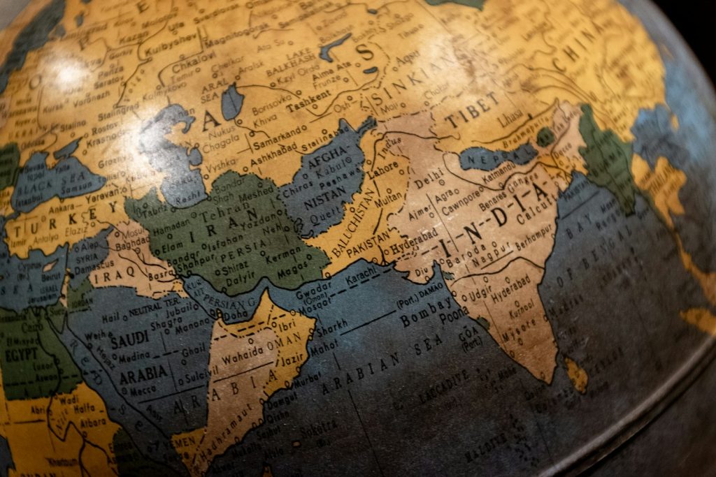 Yellow and green map illustration, representing translating a WordPress website into French
