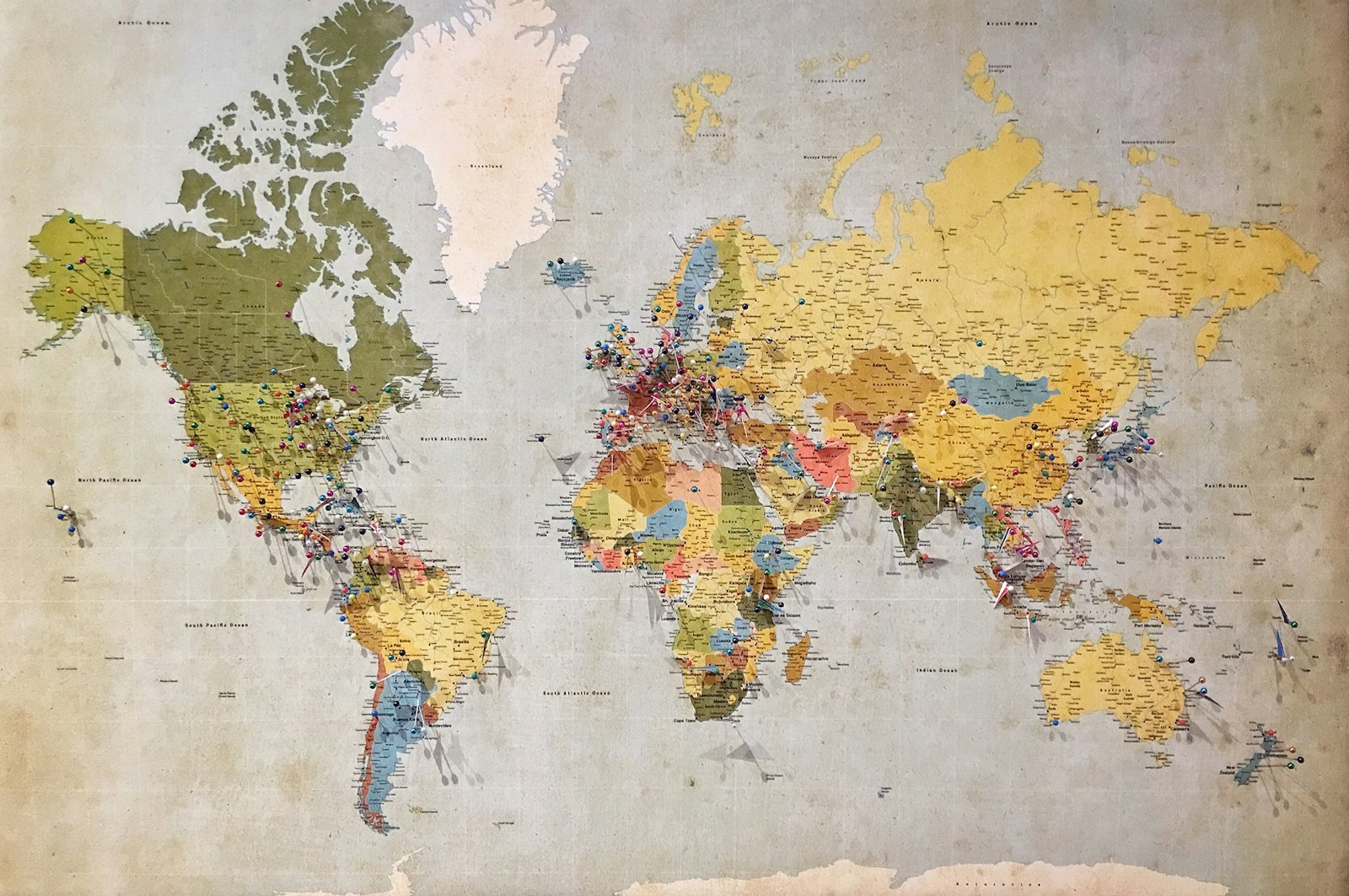 Colorful world map representing Portuguese website translation